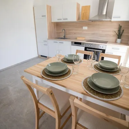 Modern In - Steps From Downtown & Parking