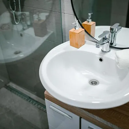 Apartmán Modern In - Steps From Downtown & Parking Presov