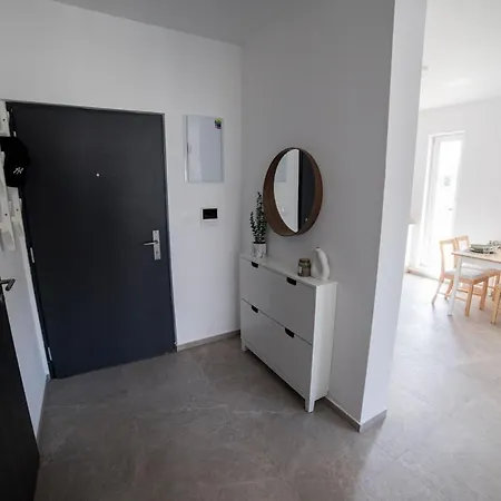 Modern In - Steps From Downtown & Parking *