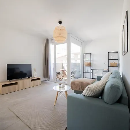 Modern In - Steps From Downtown & Parking