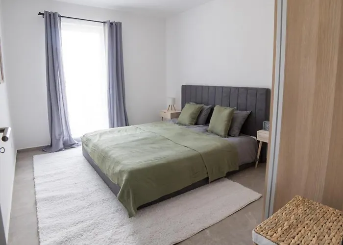 Modern In - Steps From Downtown & Parking Apartment Prešov