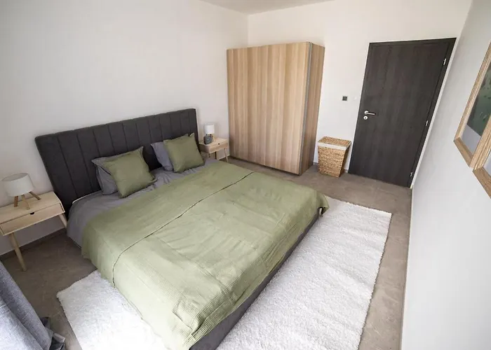 Apartment Modern In - Steps From Downtown & Parking Prešov