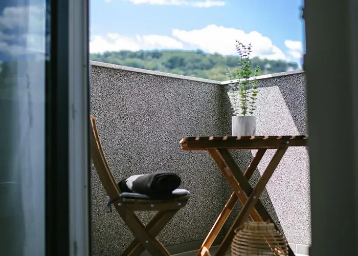 Modern In - Steps From Downtown & Parking *